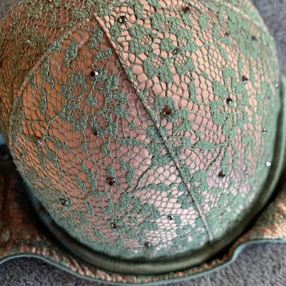 34D VS “Dream Angels” Bra - Picture 3 of 8